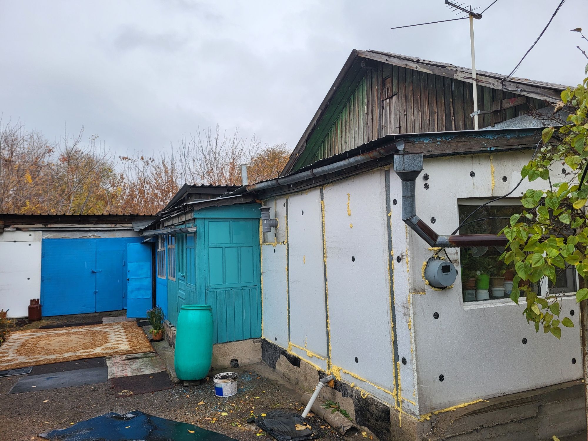 Продам половина  Дома  на  два хозяина  в михайловке, рай. Стадион