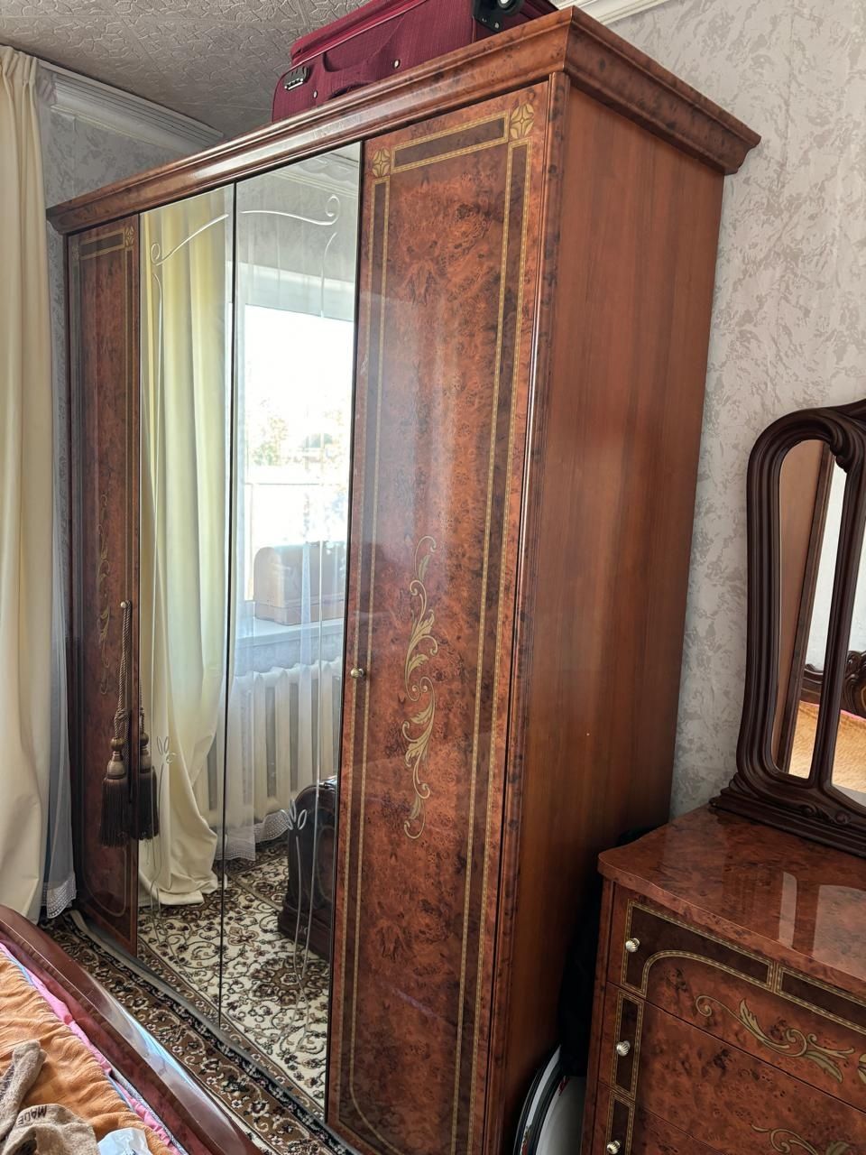 Продам спальный гарнитур