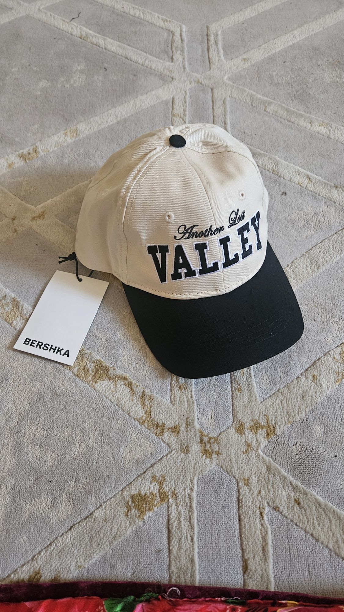 Бейсболка Bershka