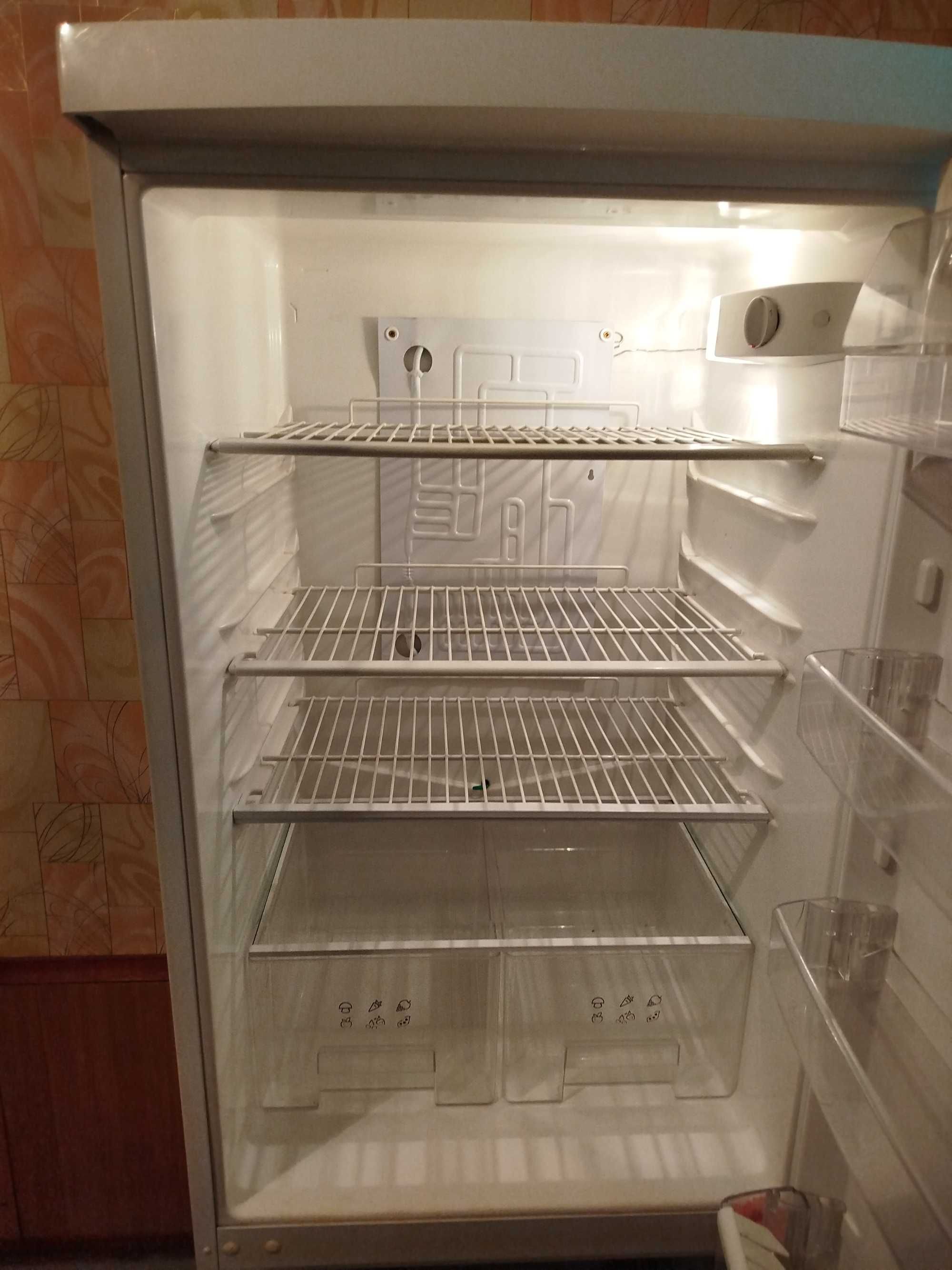 Продам холодильник Zanussi