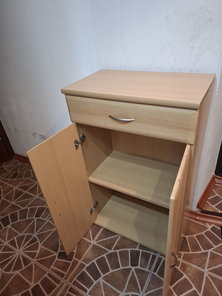 Продам прихожую . Польская. Качество хорошее. В отличном состоянии .