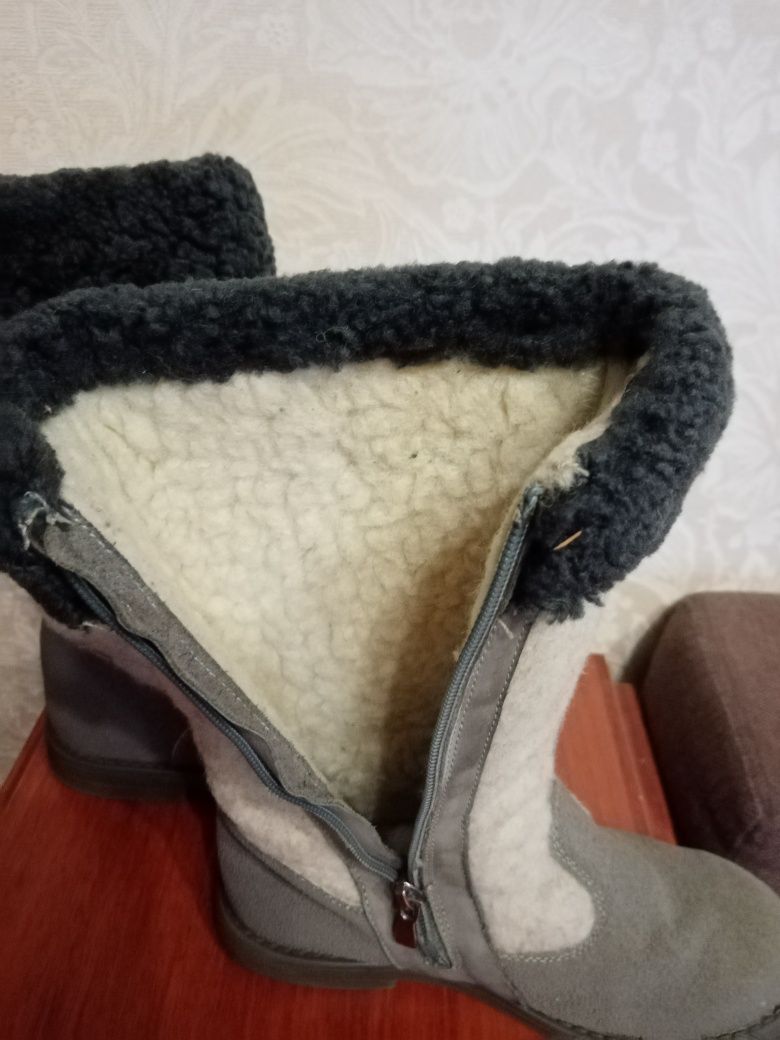 Продам сапожки  детские дев. 33 размер
