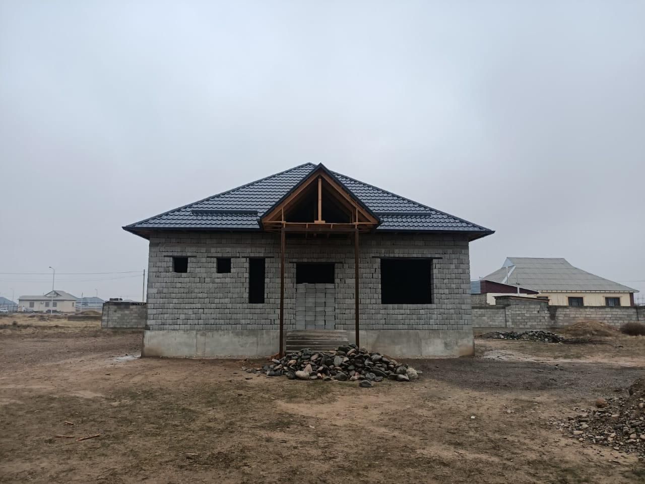 Оралман мөлтек ауданында 5 бөлмелі Үй сатылады