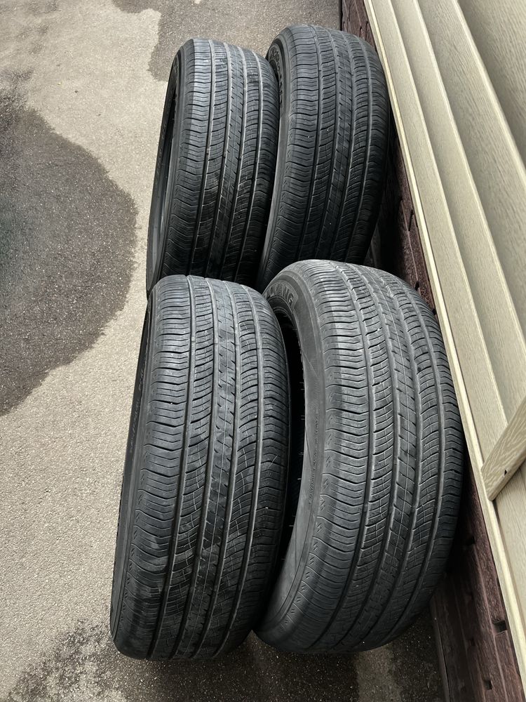 Шины 245/60/18 продам