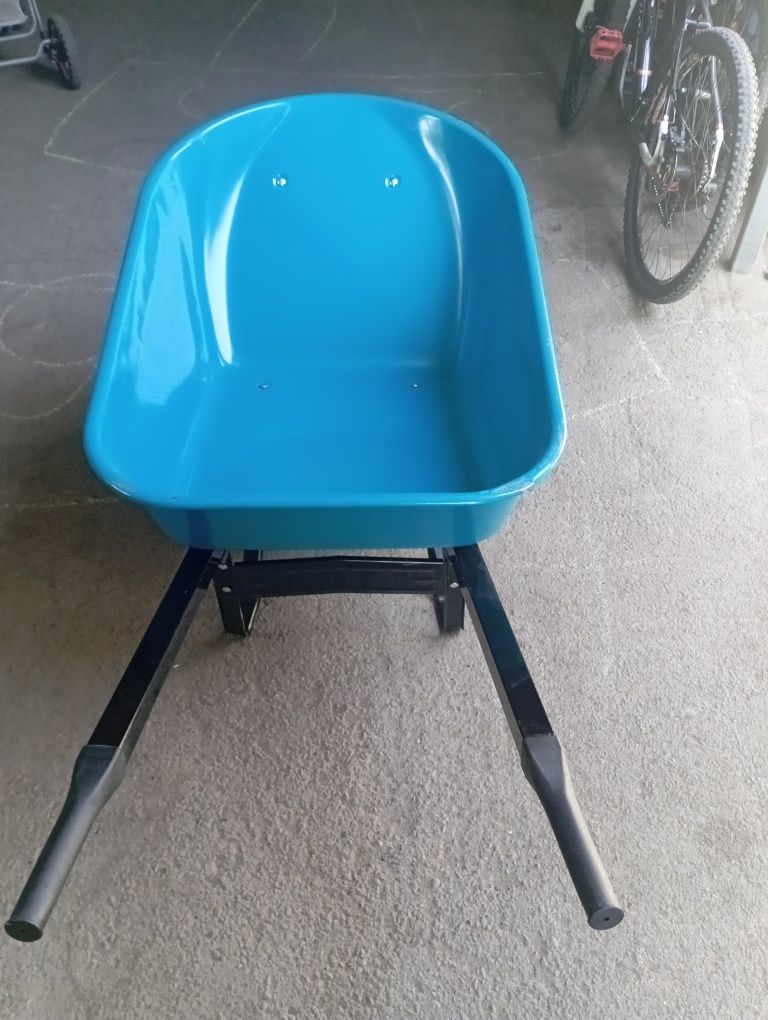 Продам тачку садовую двухколесную