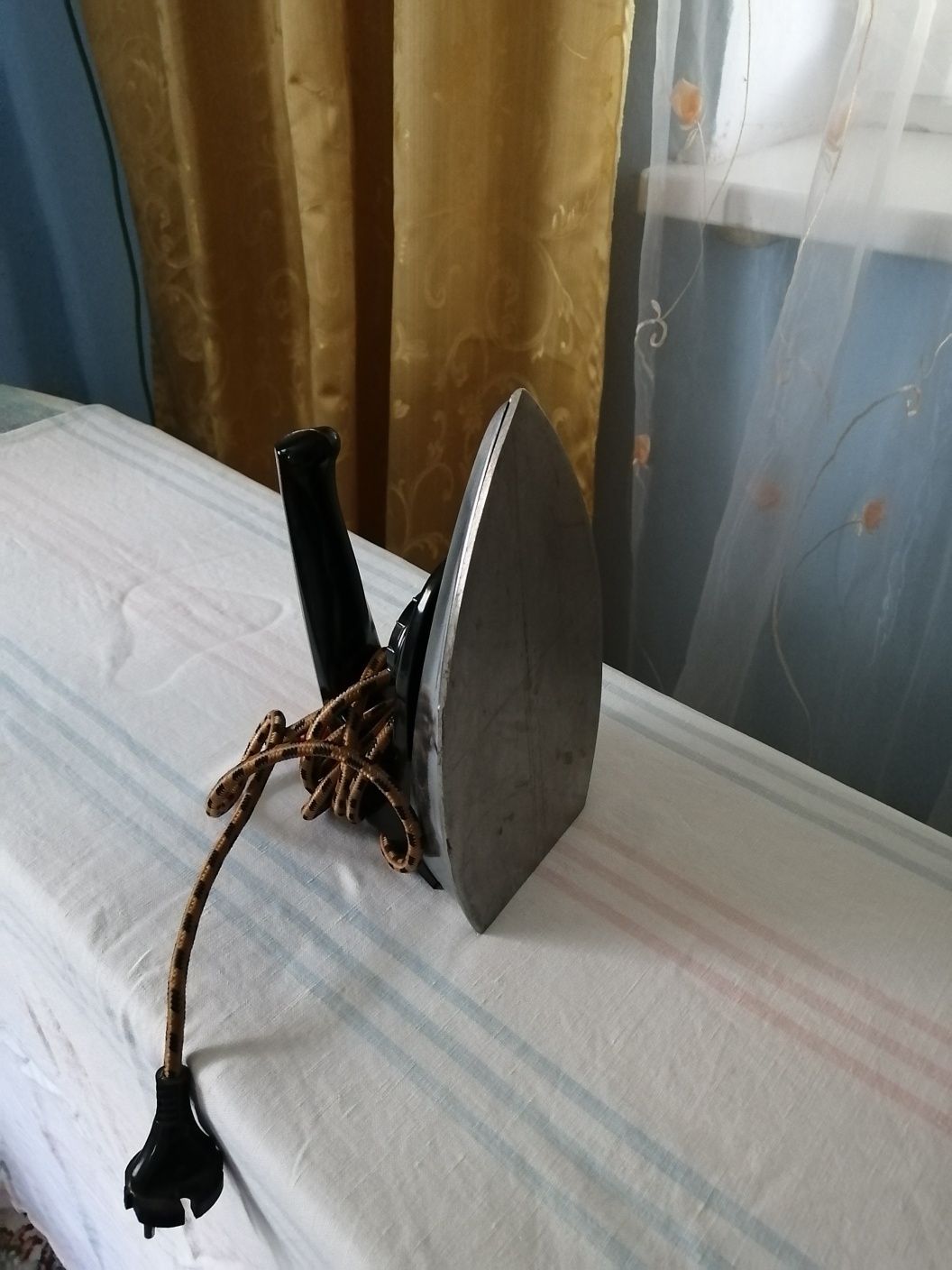 Продам утюг советский, рабочий, цена 3тыс