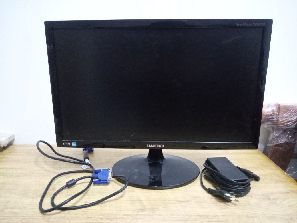 монитор с  Samsung ЖК LED HD 20.5 дюйм