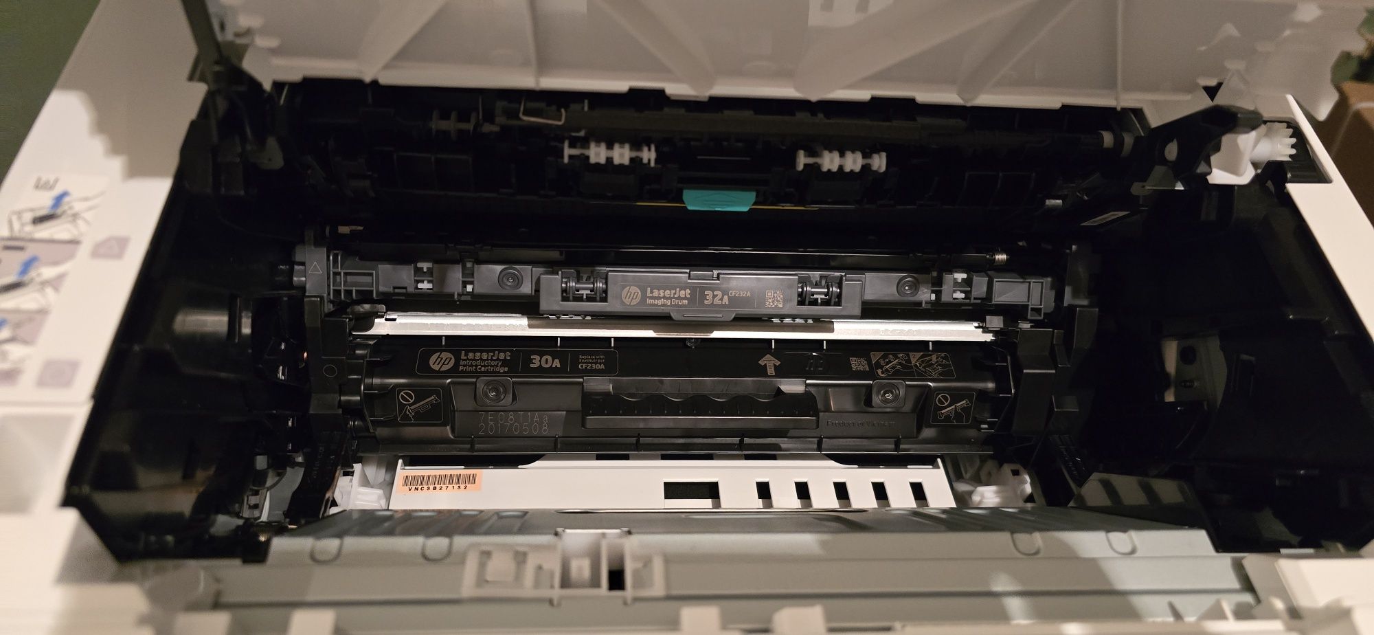 Продам принтер HP m203dn