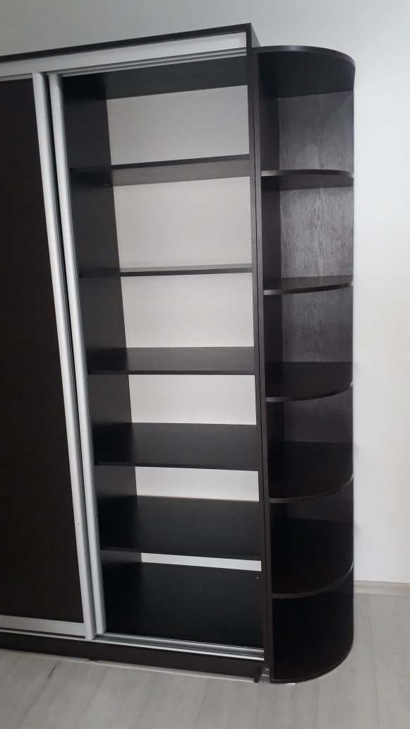 Продается бу купе шкаф. Размер 2.20см*1.70см*60см возможно доставка