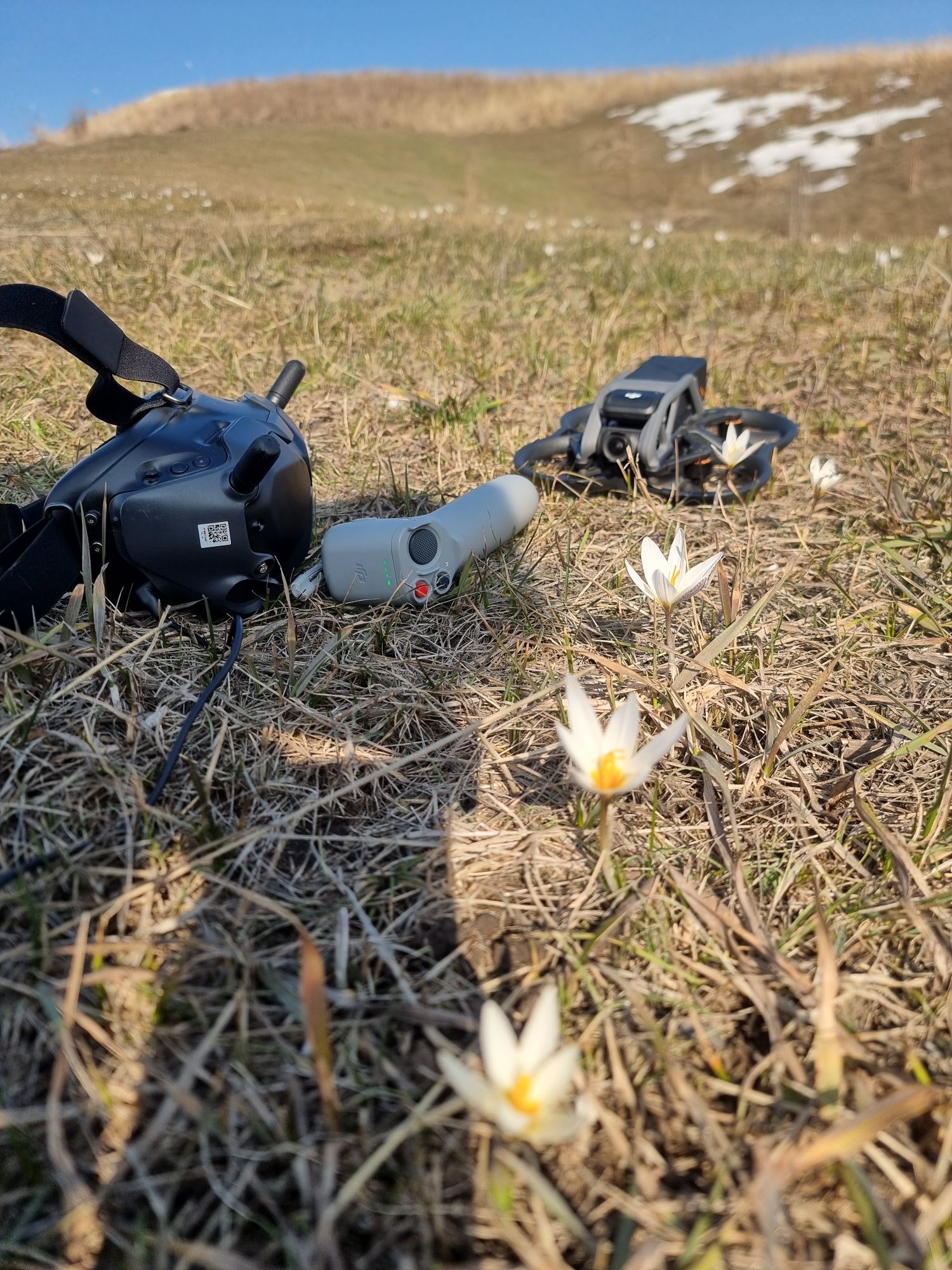 Dji avata комплект для на начала идеально , есть все включая сумку.