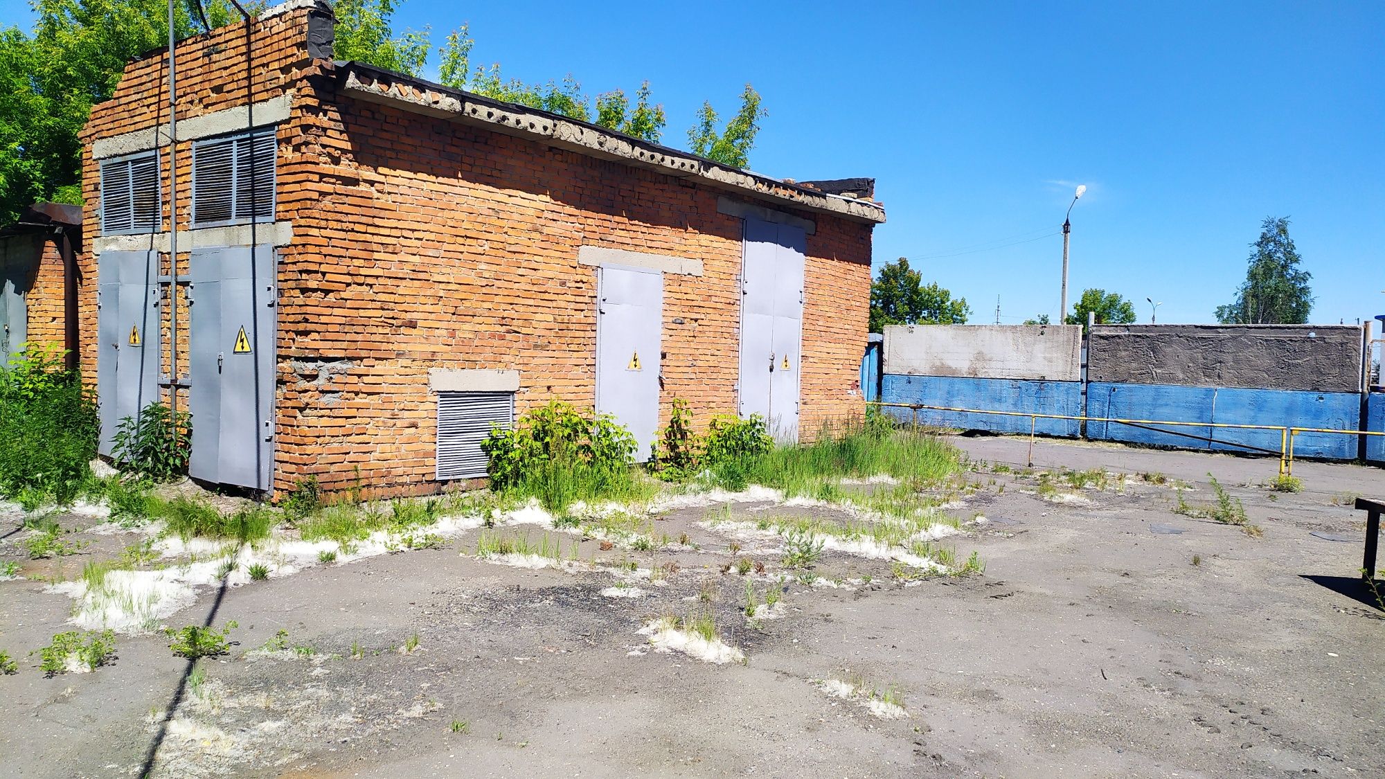 Продам 4 этажное здание с территорией