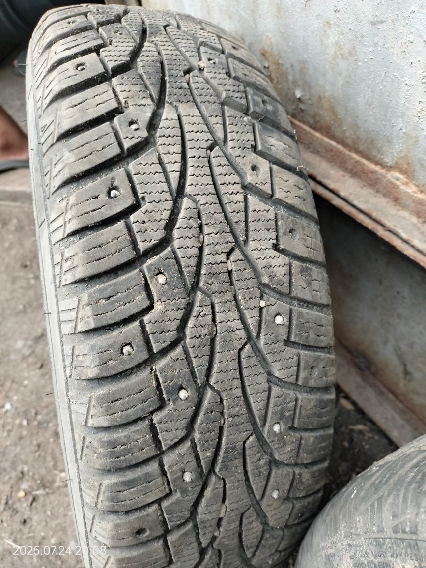 Продам зимние шипы 2колеса R13.