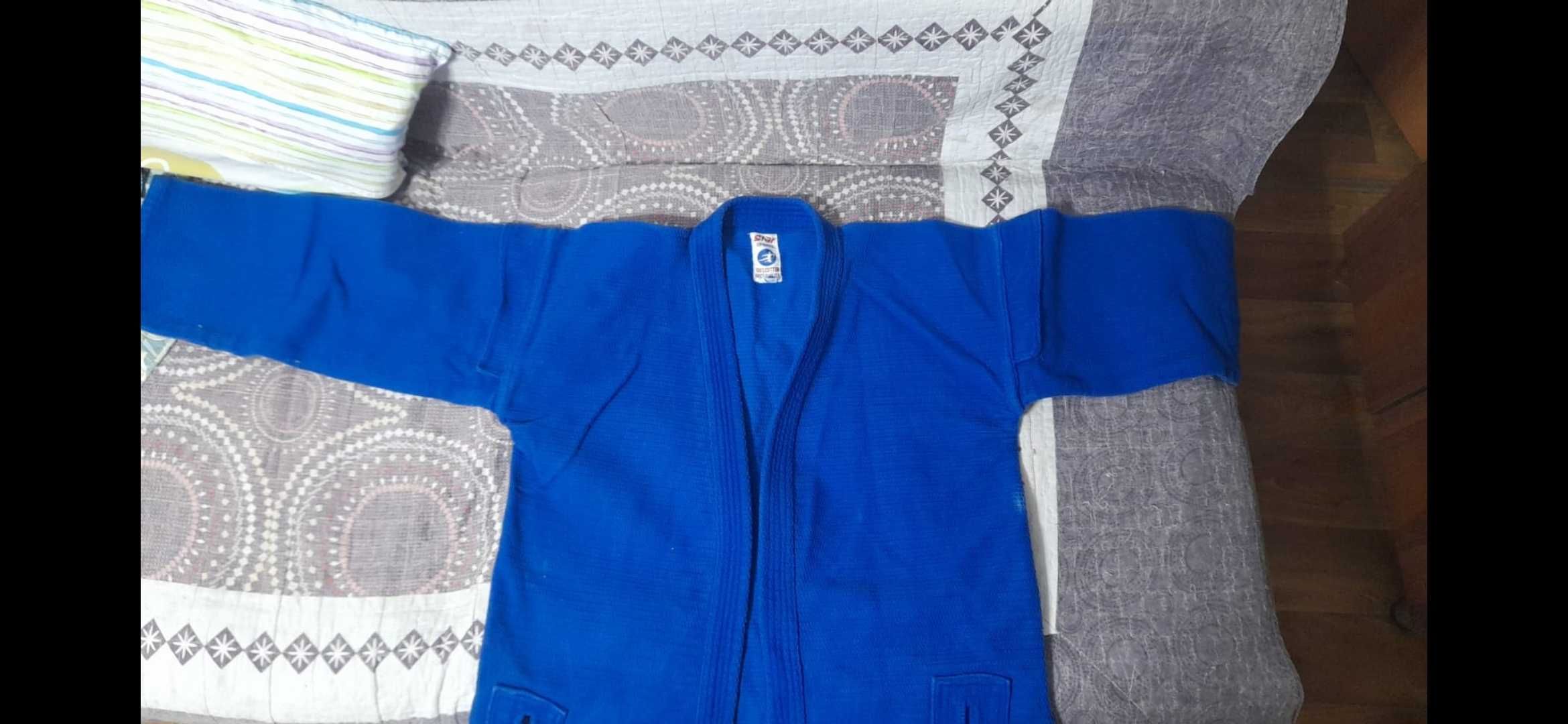 Продам одежду для самбо в хорошем состоянии