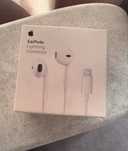 Наушники Apple EarPods lightning белый