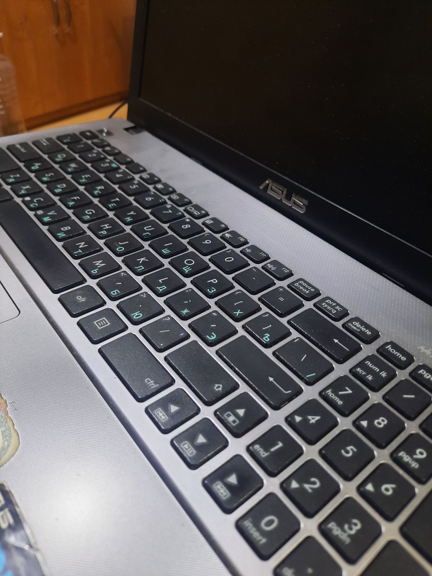Ноутбук asus x550c