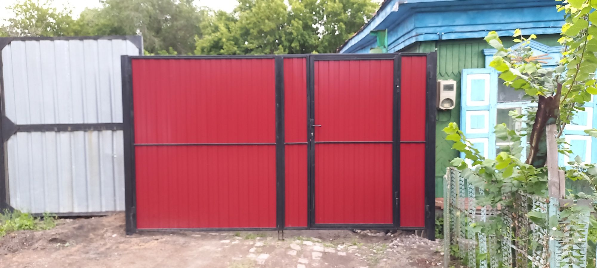 Продам готовые ворота с калиткой, возможна установка