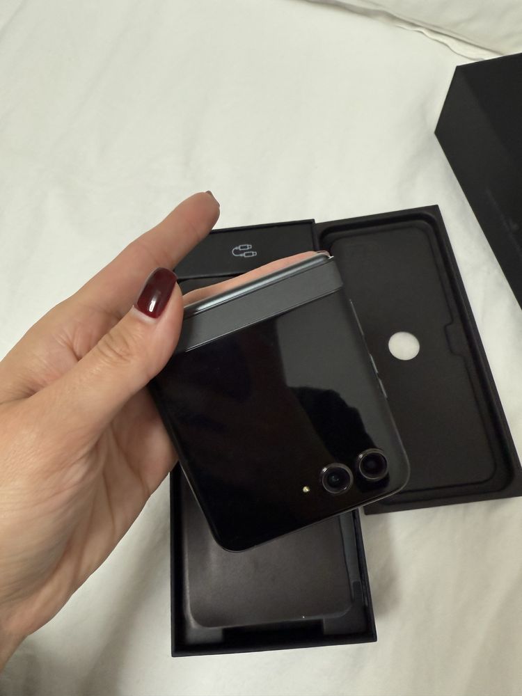 Телефон Motorola razr