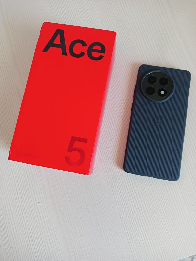 Продам OnePlus Ace5 (13R)