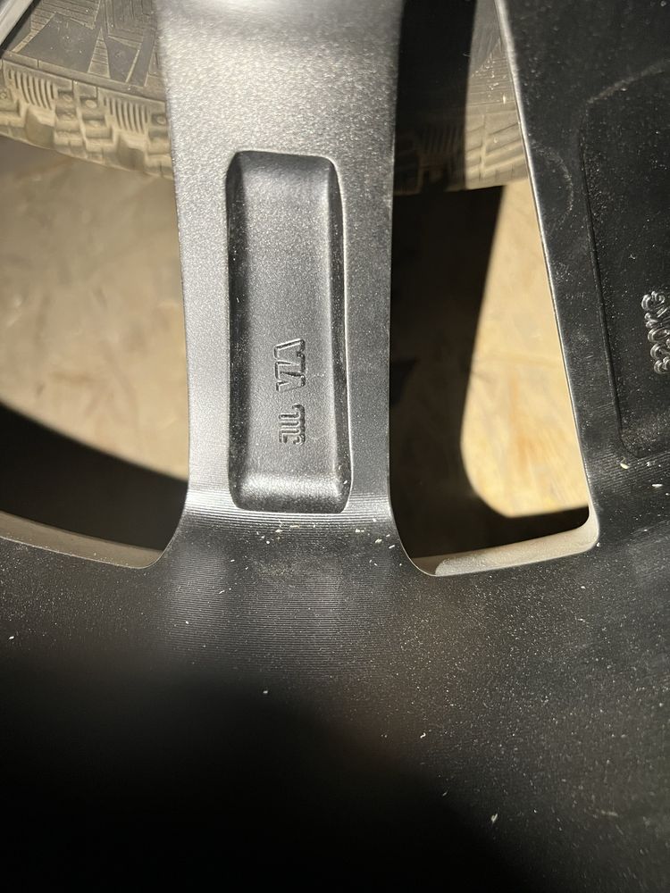 Продам диски с покрышками 235/55/R18