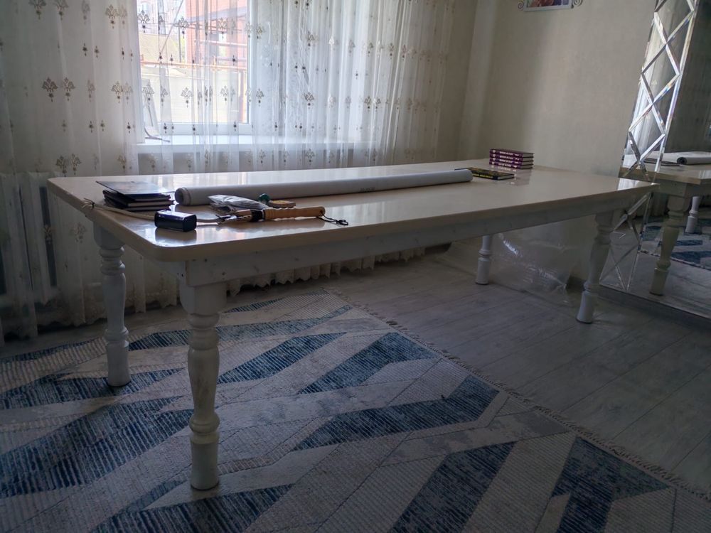 Стол в отличном  состояний