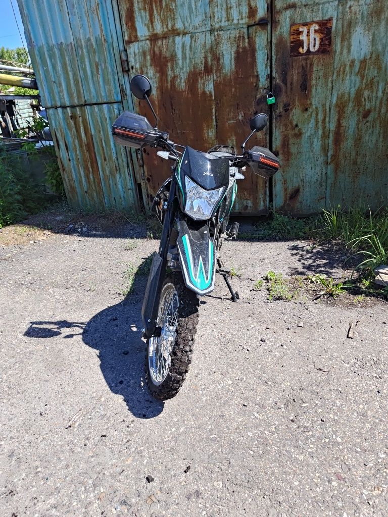 Мотоцикл эндуро 250 куб