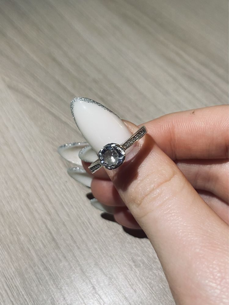 Продам Помолвочное кольцо