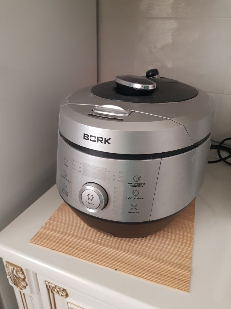 Срочно продам Мультиварку BORK U800