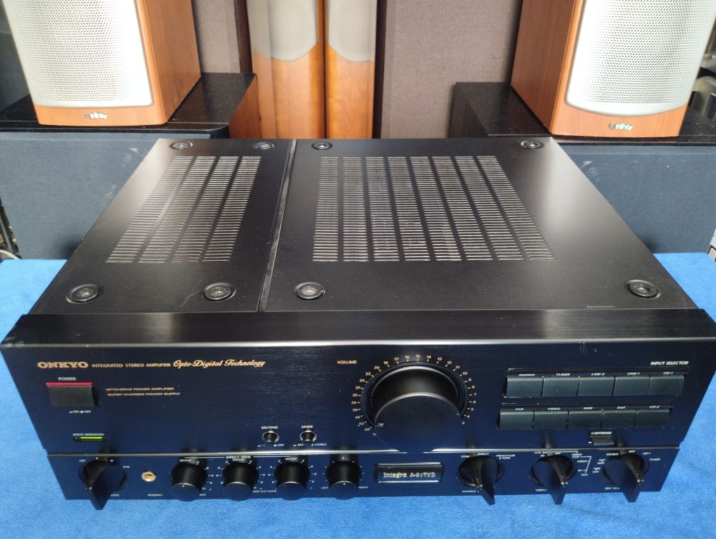 ONKYO Integra A-817XD