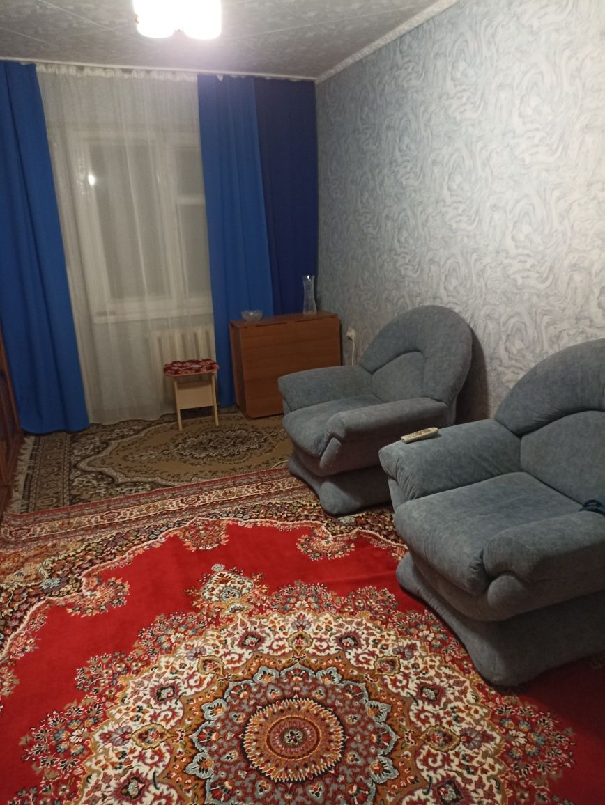 Меняю трёхкомнатную на двух кроме крайних этажей с доплатой или продам
