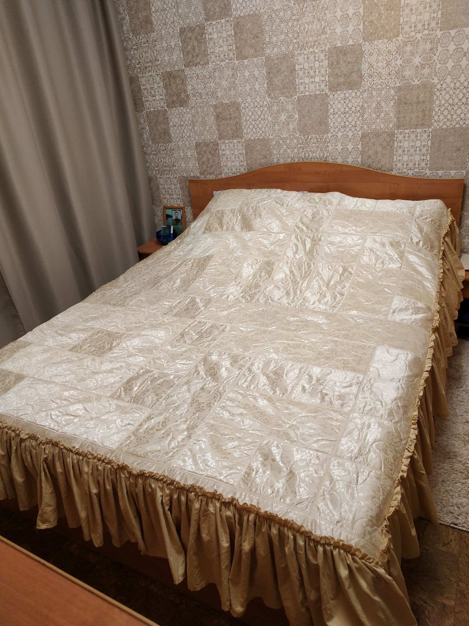 Продам покрывало на 2-х спальную кровать