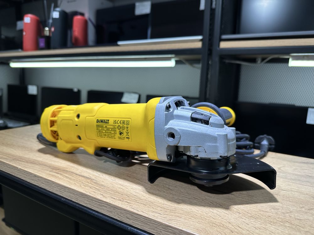 Шлифмашина угловая DeWalt DWE4233-QS, новая, 10112/А10