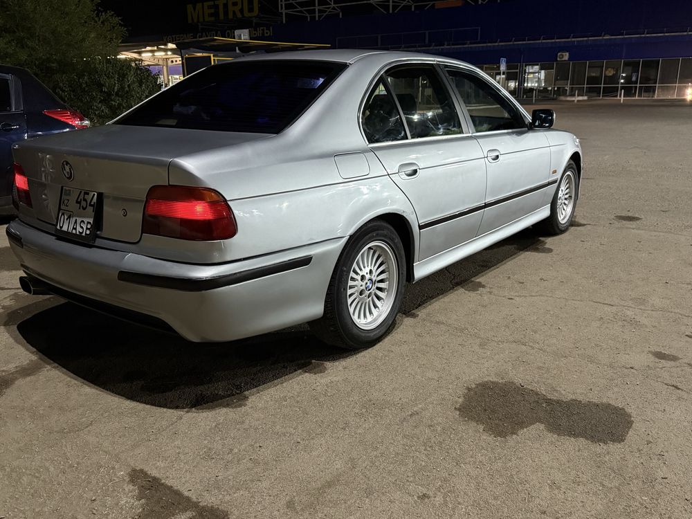 Продам е39 2000 г 3 куб