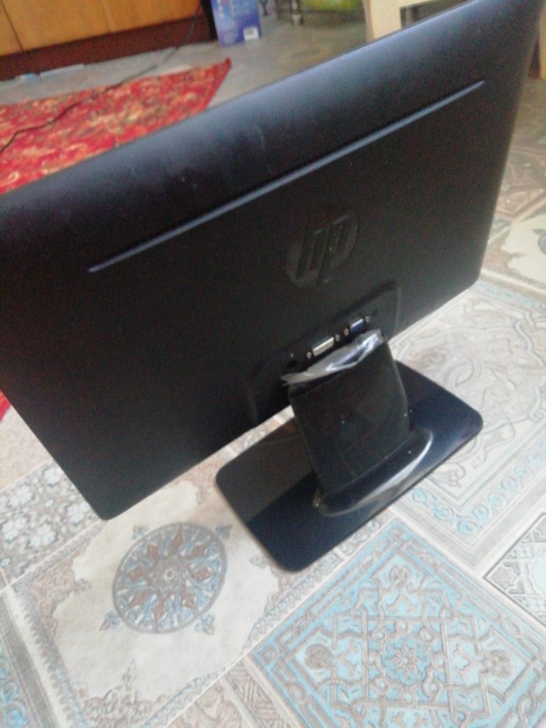 Компьютер Hp 2011x монитор, блок питания и клавиатура