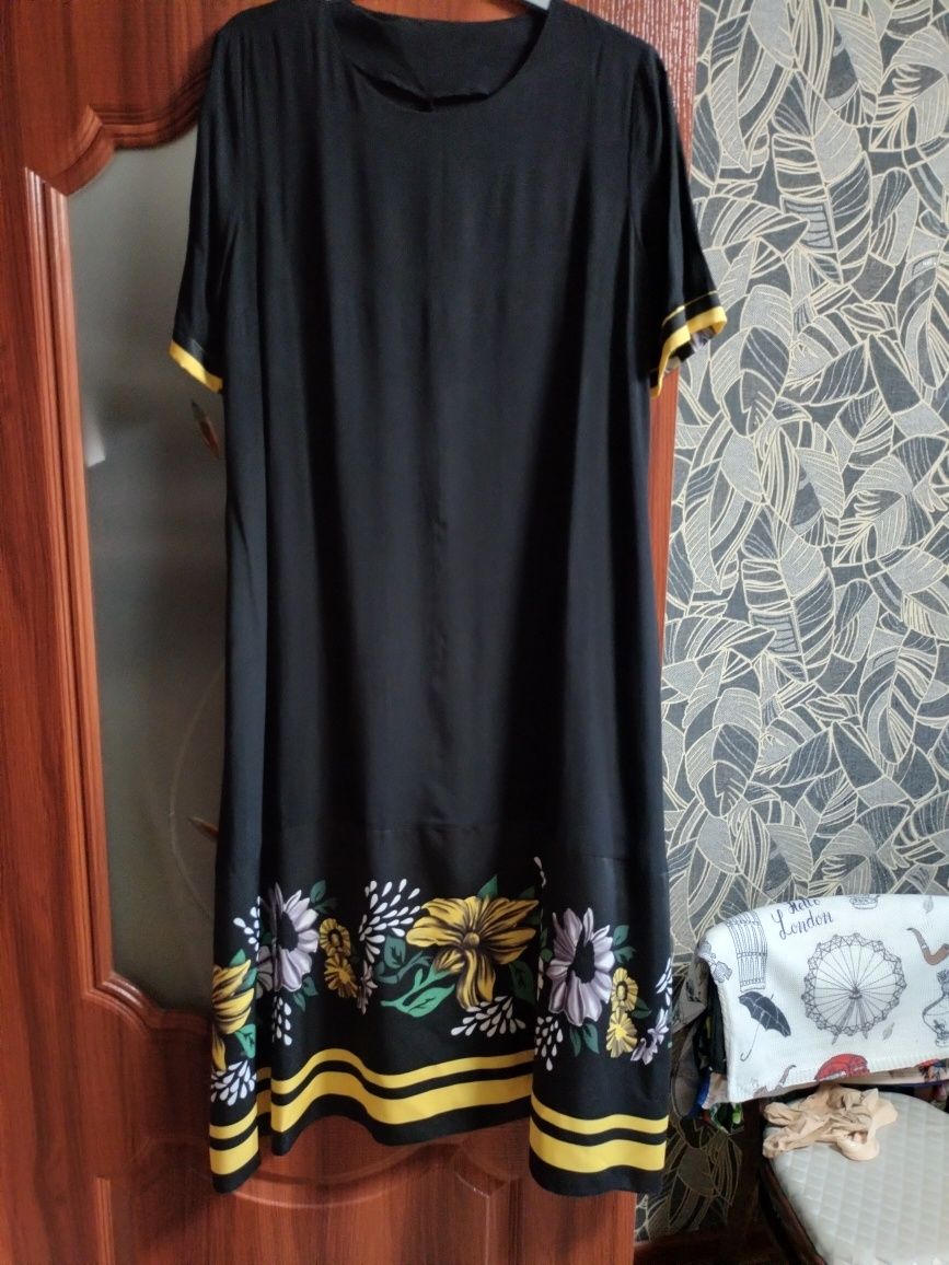 Продам женские платья