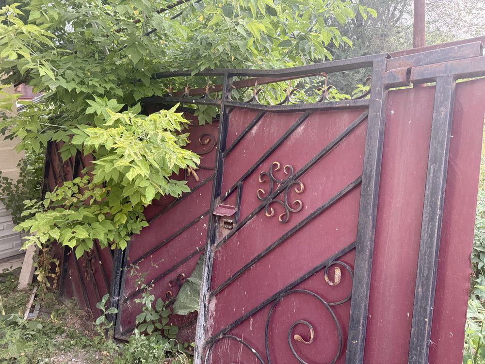 Железные ворота калитка встроенная
