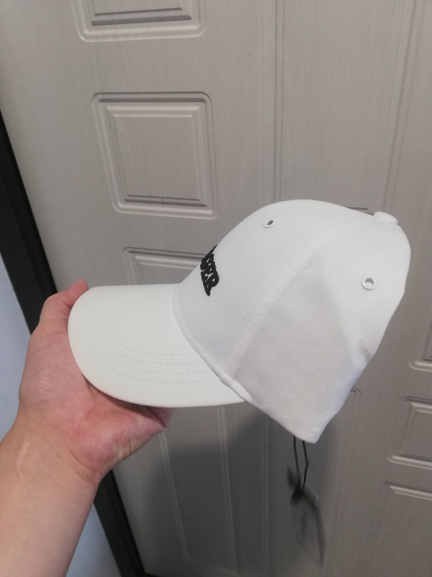 Продам белую кепку TOMMY HILFIGER новая