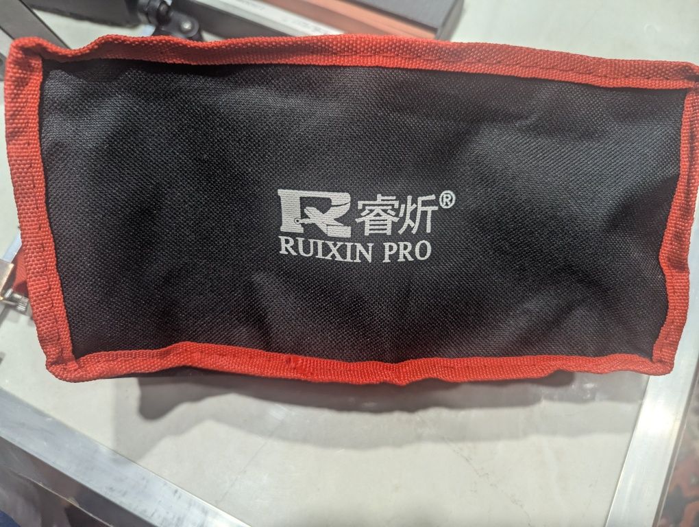 Продам точилку Ruixin pro. Состояние новая