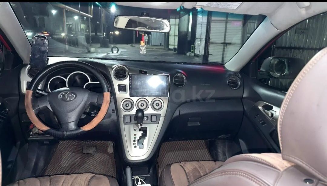 Продам либо предлагайте достойный обмен Toyota matrix 2010 г обьем 1.8