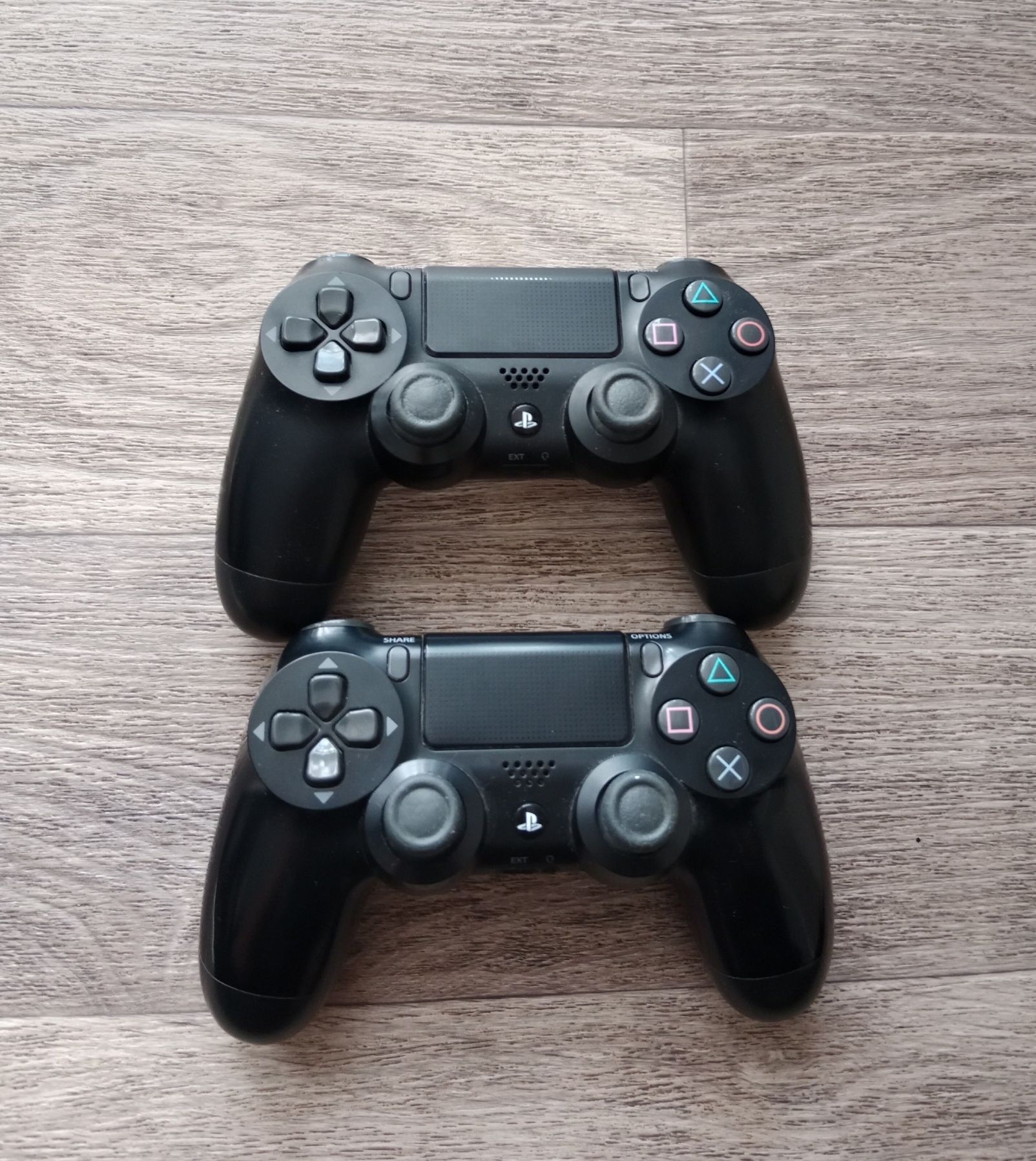 PlayStation 4 PRO 1TB с двумя контроллерами, с играми