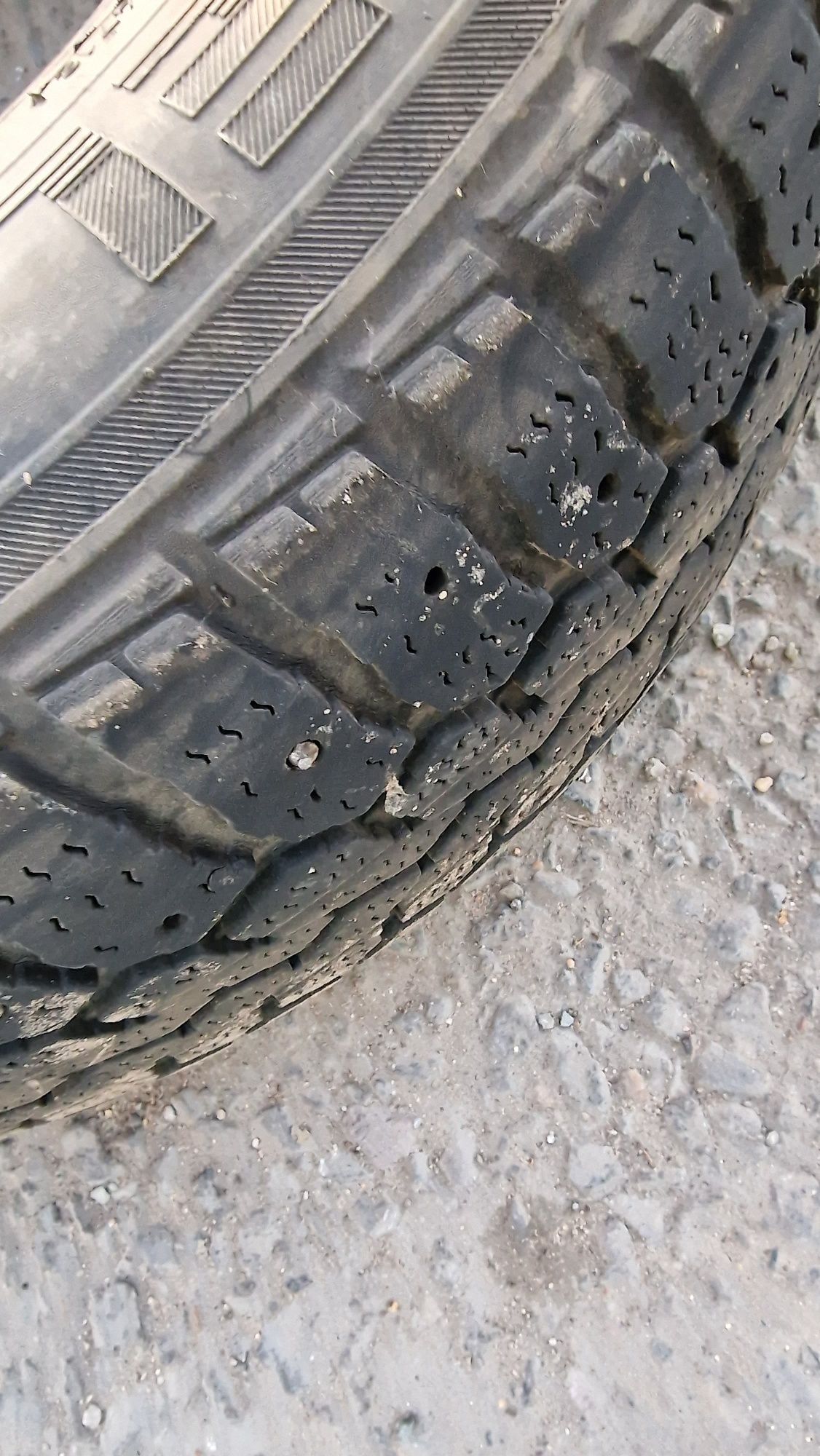 Продам шины зима б/у 195/65 R15