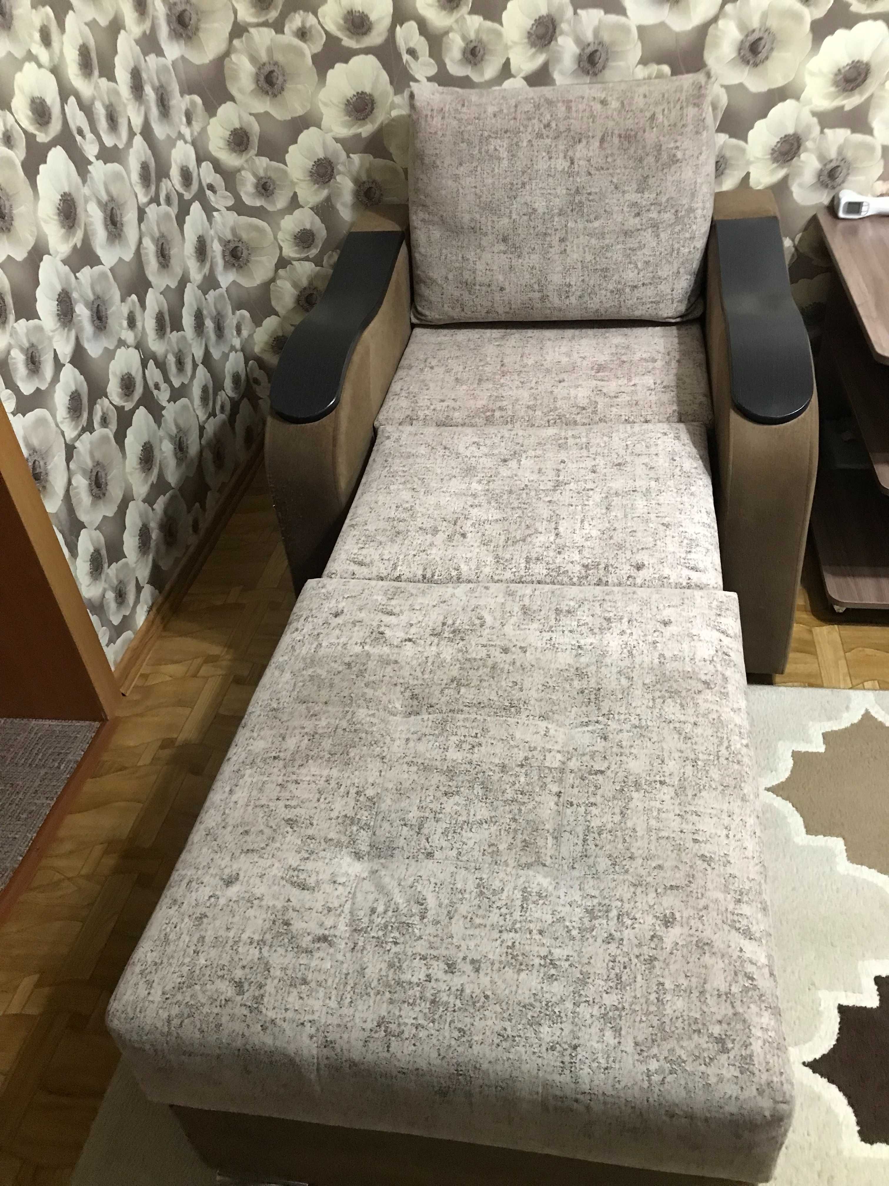 Мягкий уголок , угловой диван + кресло кровать в хорошем состоянии
