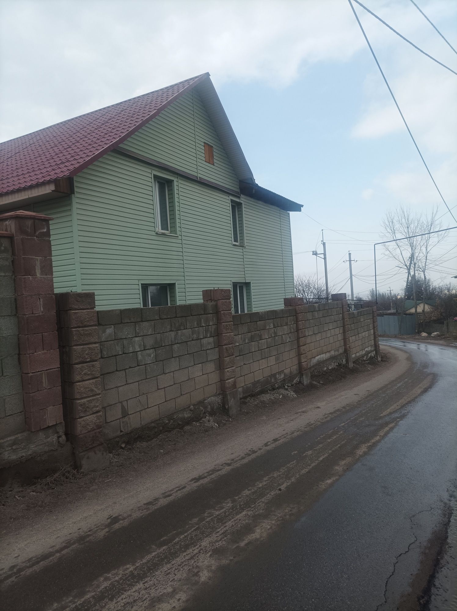 Двух этажный дом в Алматы