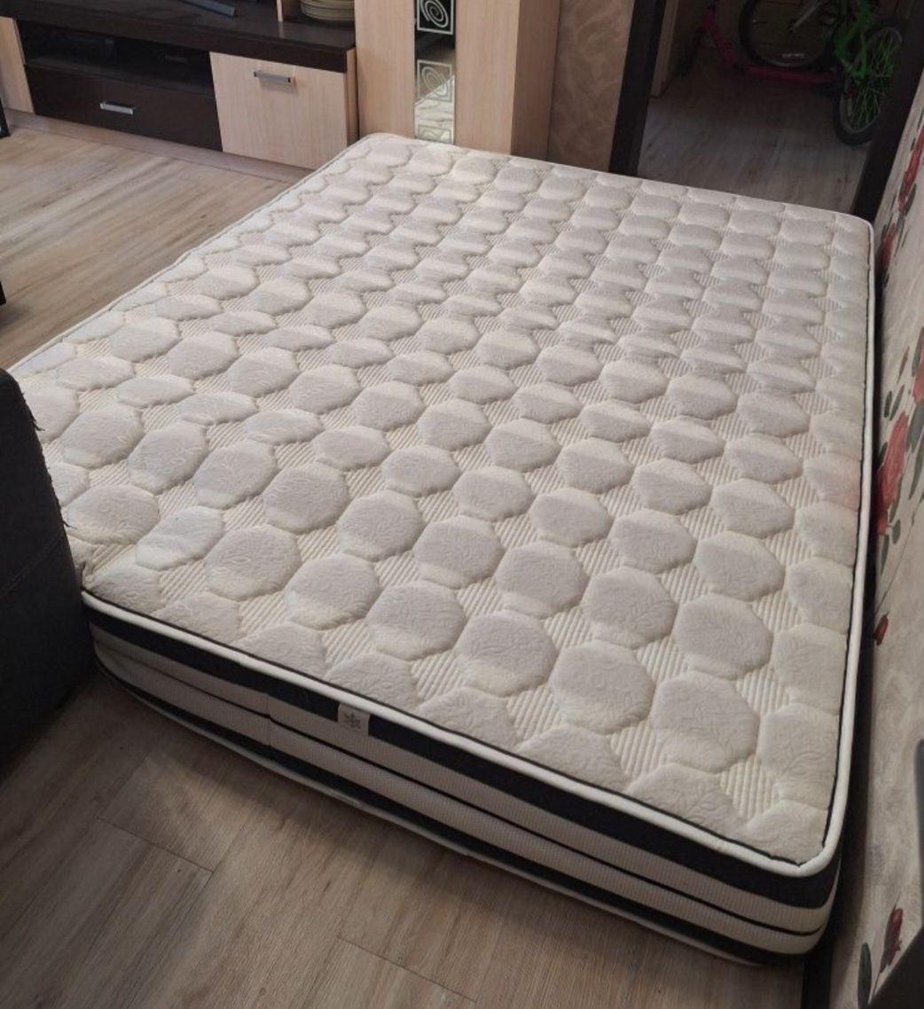 Срочно продам матрац Sonel 160×200 см. Б/у в среднем состоянии.