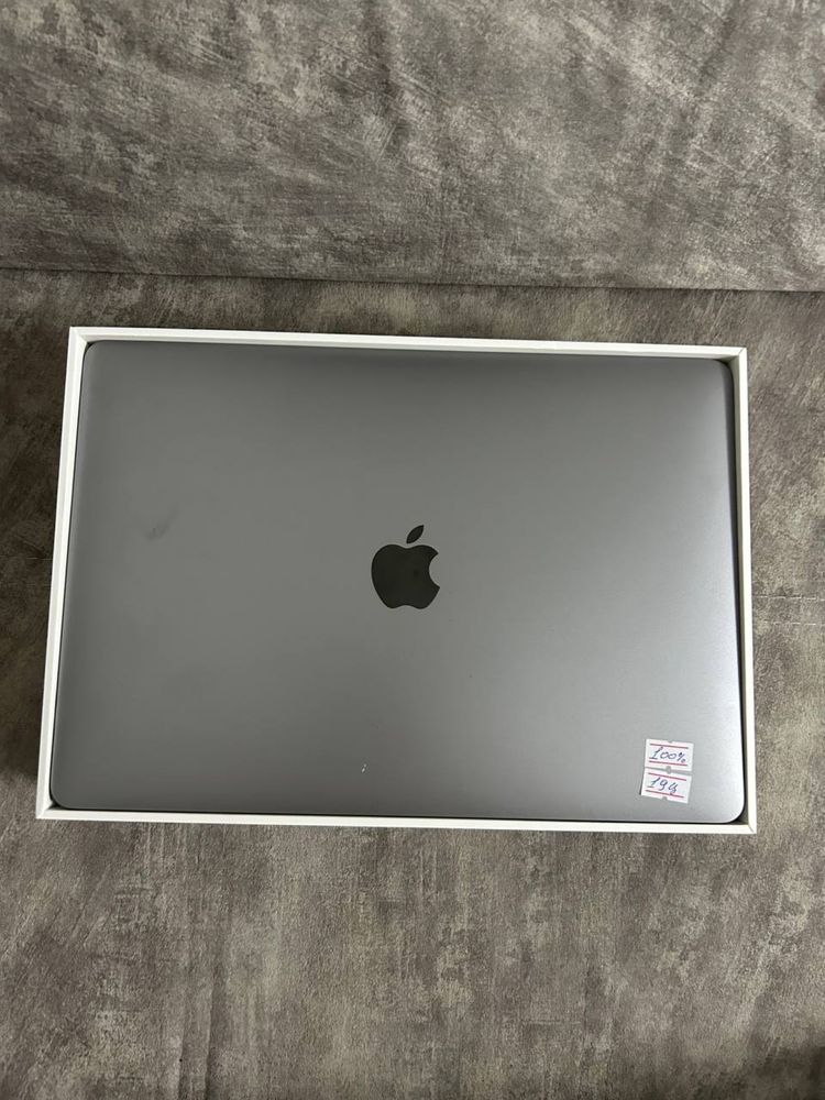 Macbook air 2020 M1 akb 100 цикл 19 почти новая