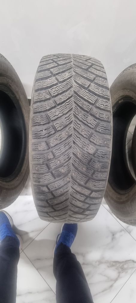 Продам шины Michelin X-ice north 4, шипованые
