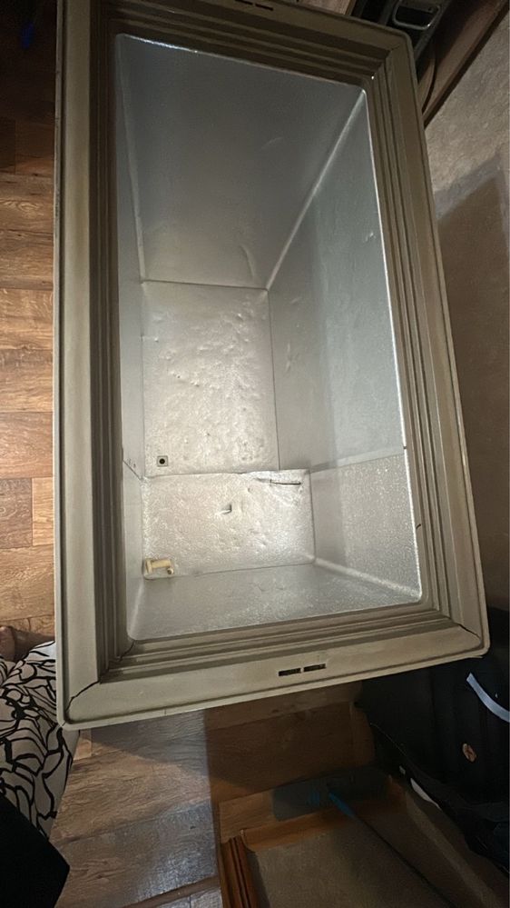 Продам морозильную камеру