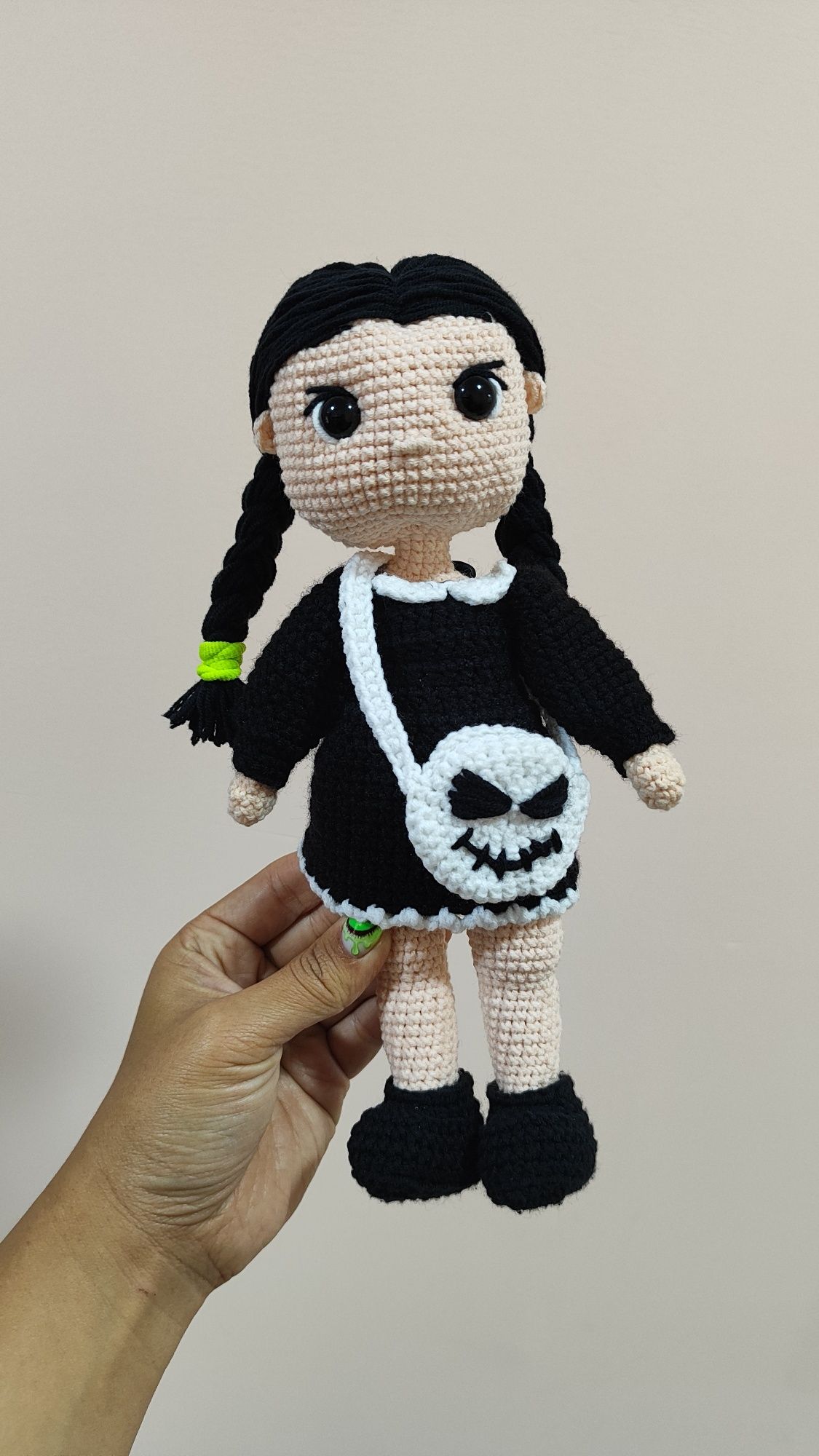 Wednesday Addams, кукла ручной , Уэнсдей