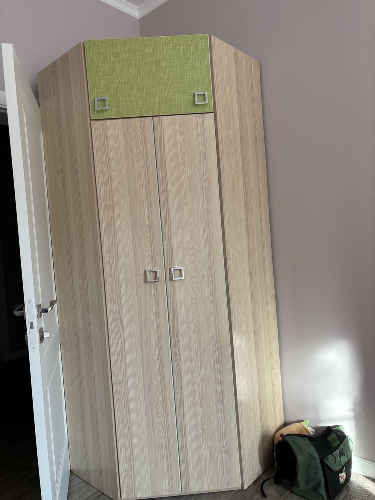 Продам шкаф с столом в комлекте