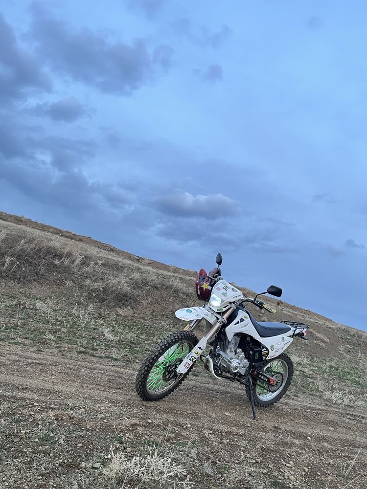 Мотоцикл эндуро 06