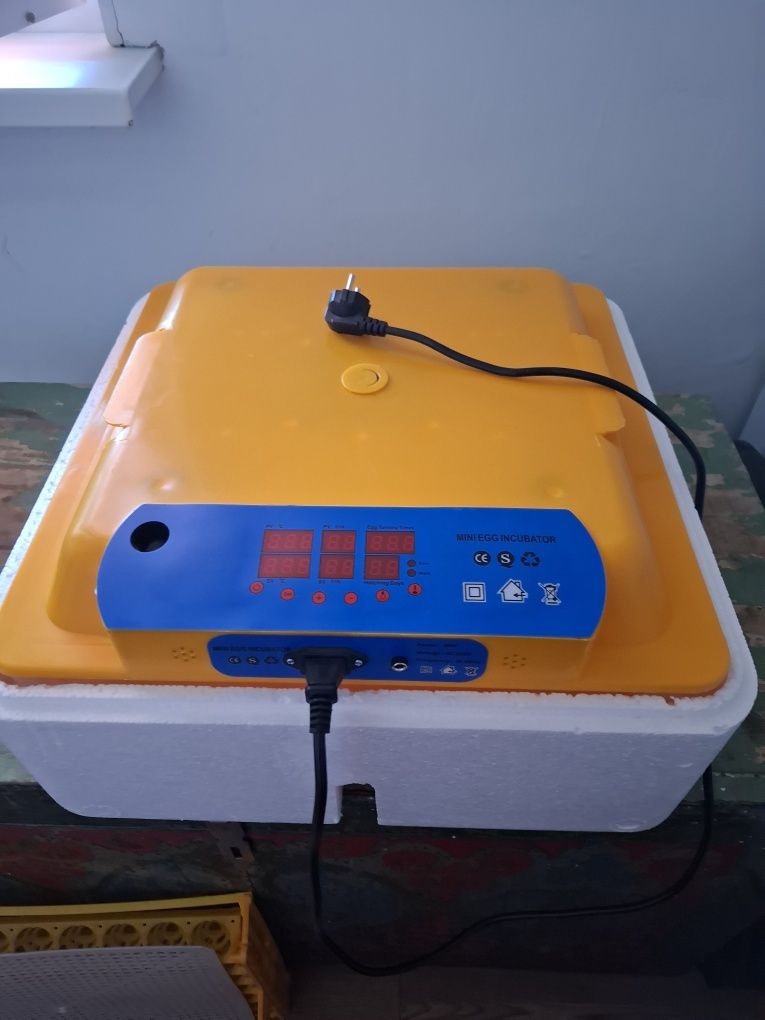 Продам б/у инкубатор, на 56 яйц, состояние отличное.